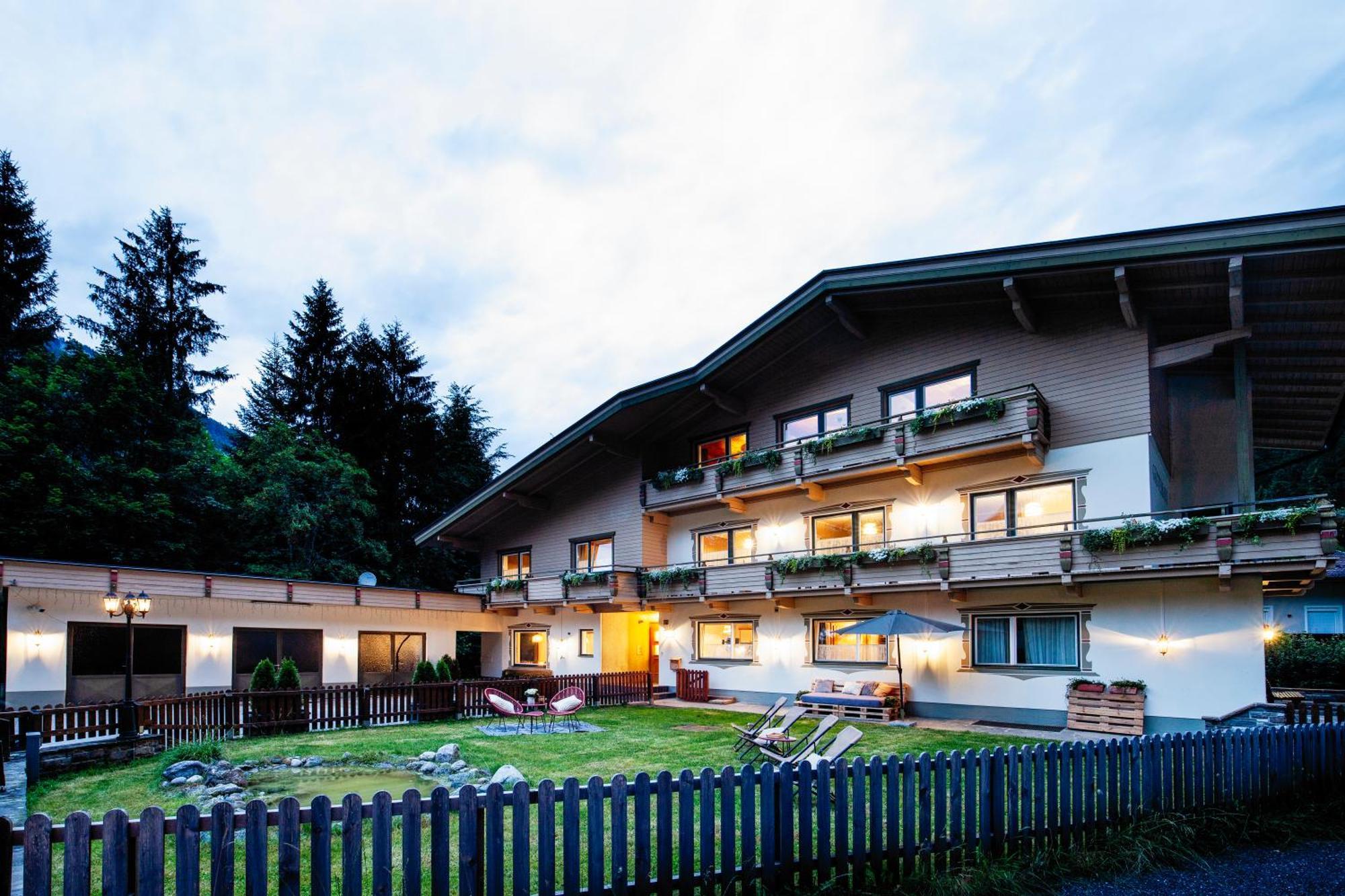 Pinetree Lodge Mayrhofen Buitenkant foto