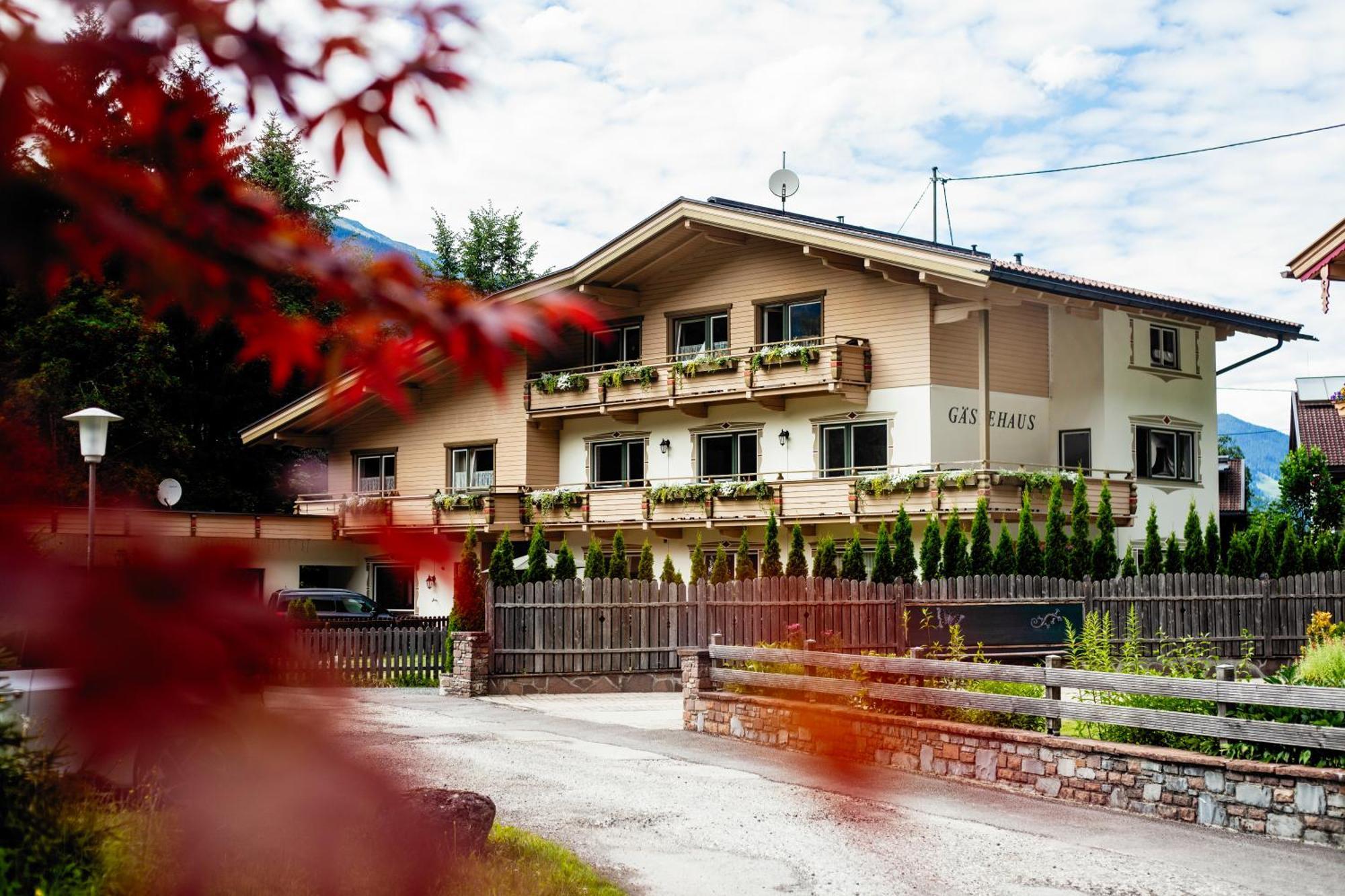Pinetree Lodge Mayrhofen Buitenkant foto